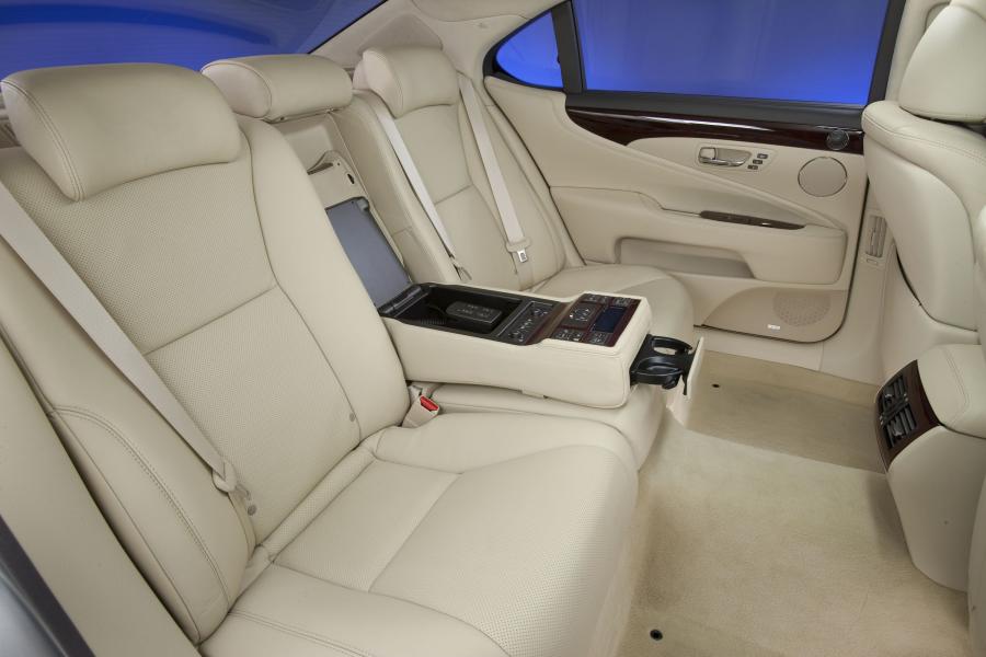  Lexus LS460L 2010 года  (фото 2 из 28)